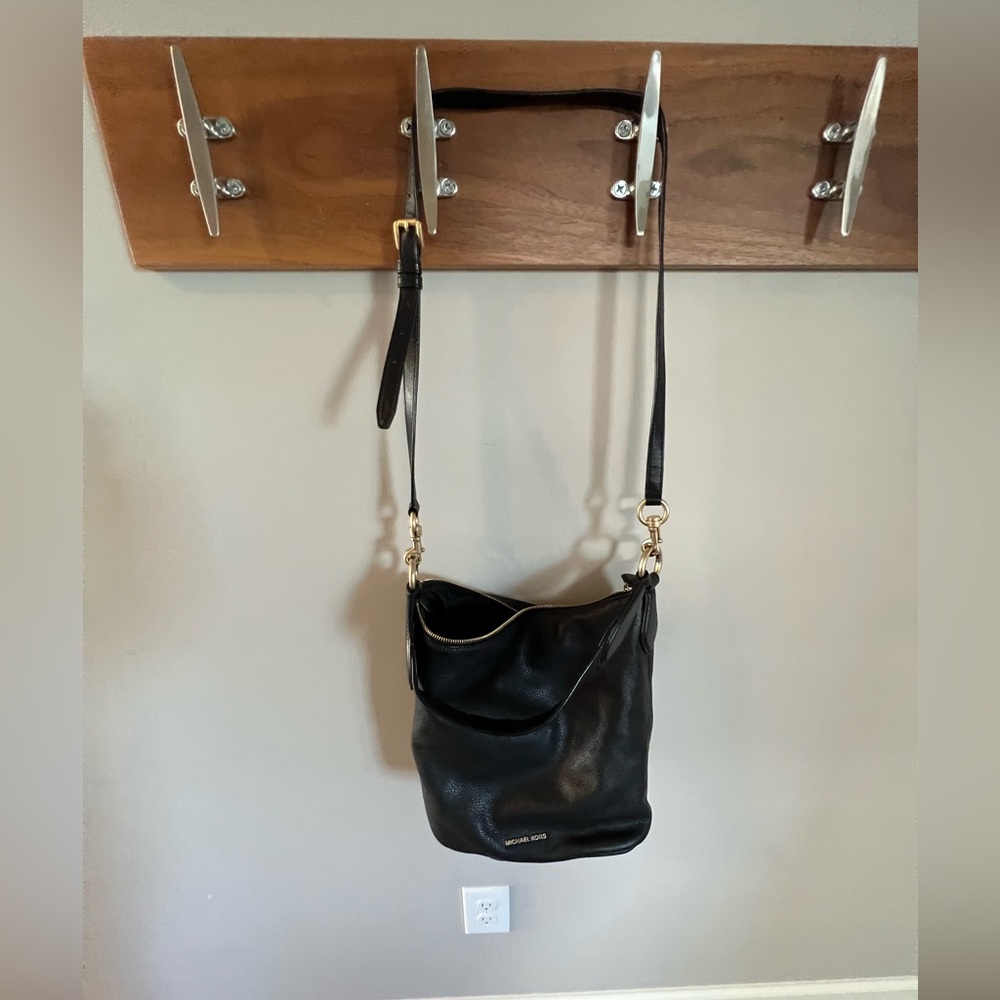 Michael Kors Medium Bucket Bag/Crossbody - Picture 6 of 6